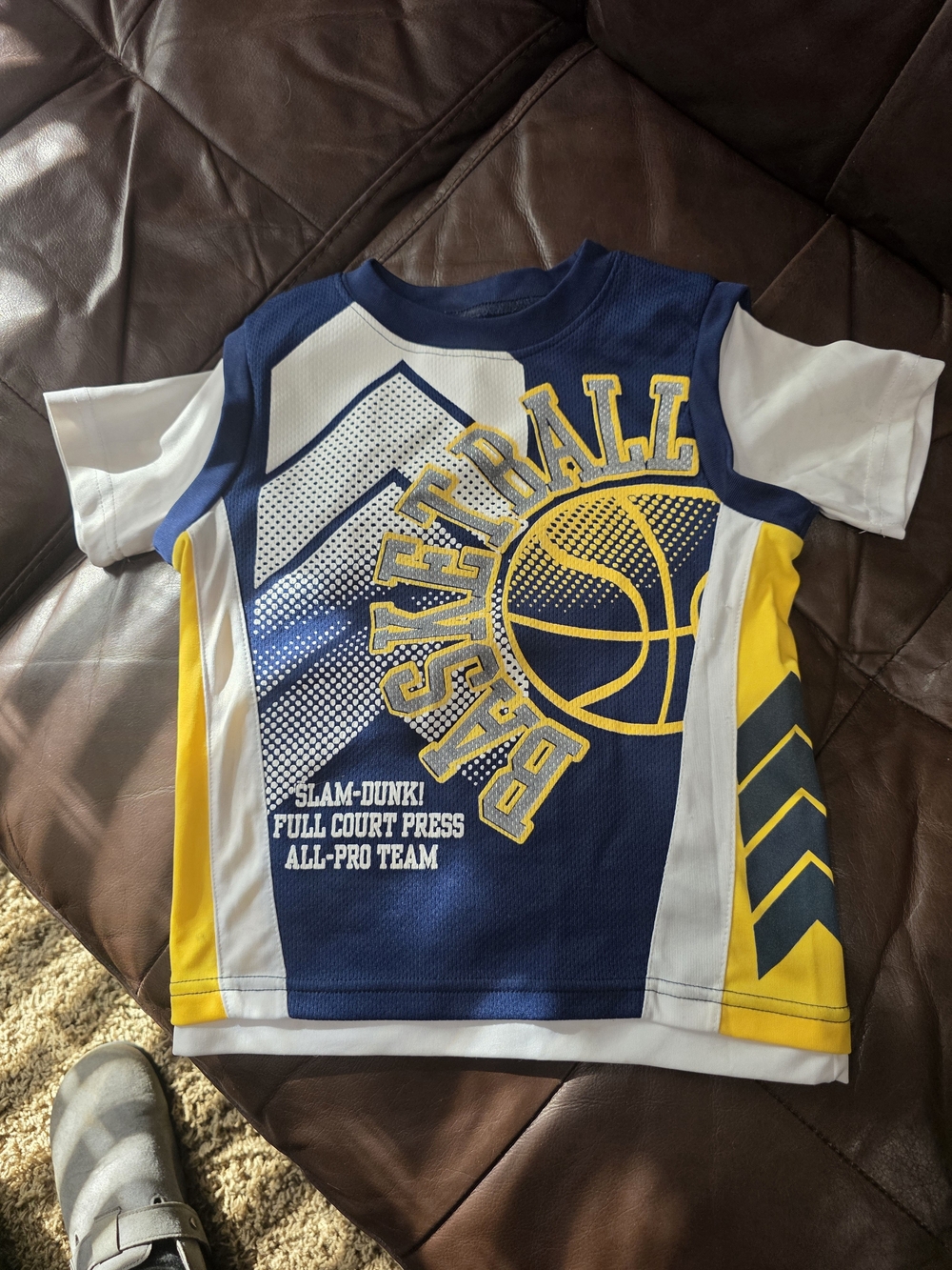 Boys' Basketball Graphic Short Sleeve Tee - Navy/Yellow/White